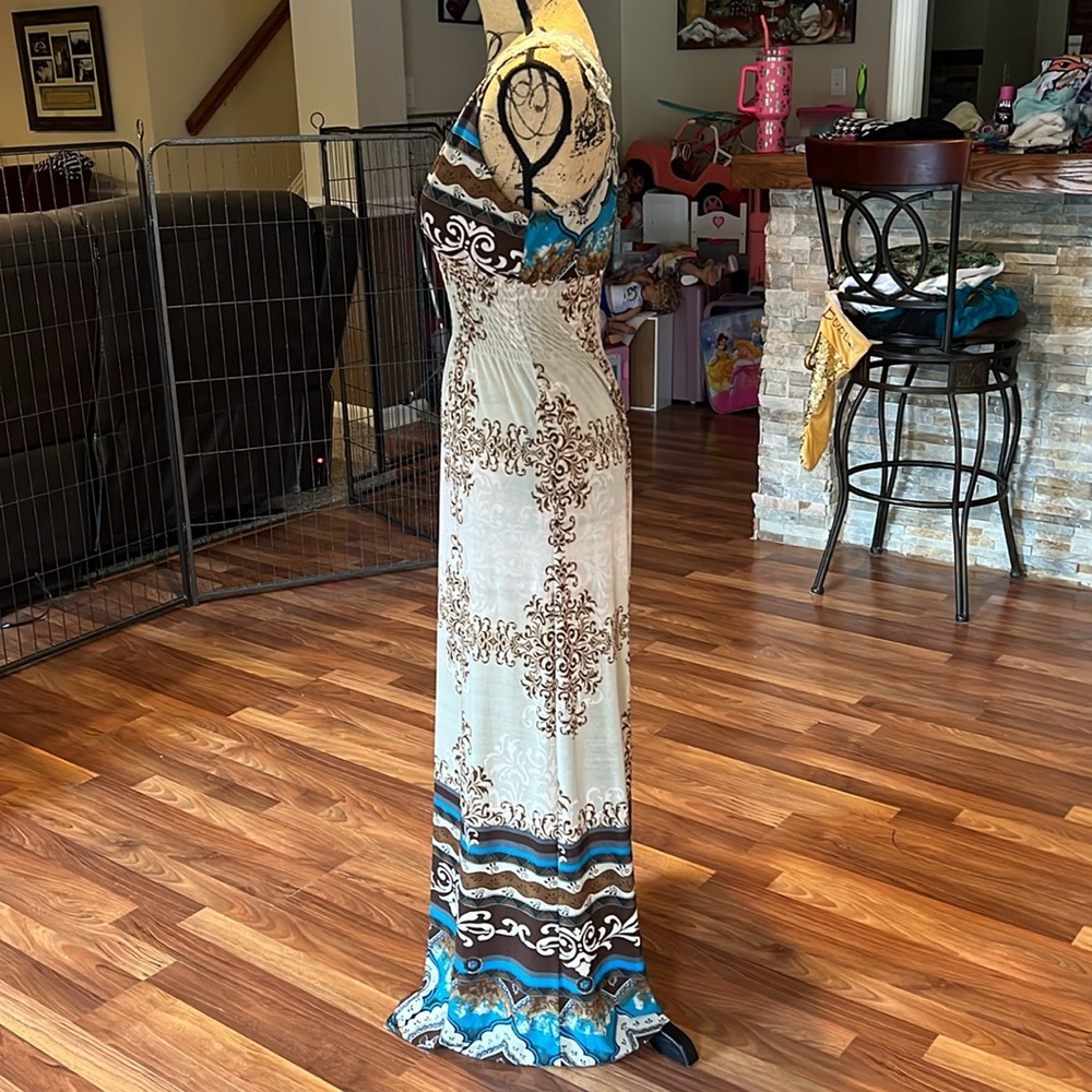 Size XL (more a L) maxi earth tones dress with lace on back - Picture 3 of 4